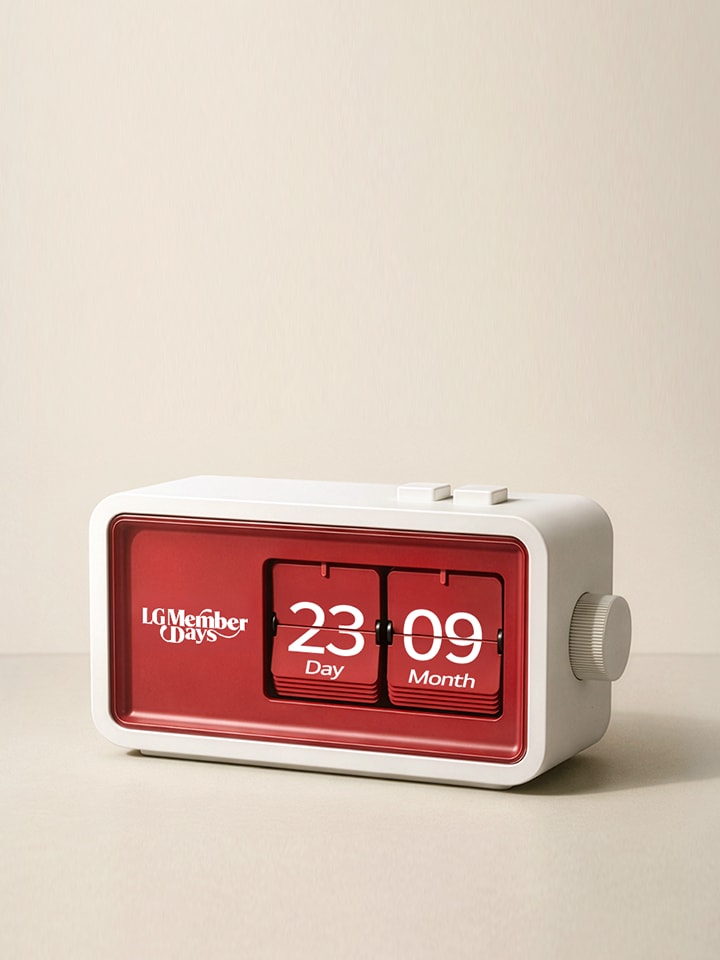 retro clock with date and time of 23. 09 indicating lg member days 